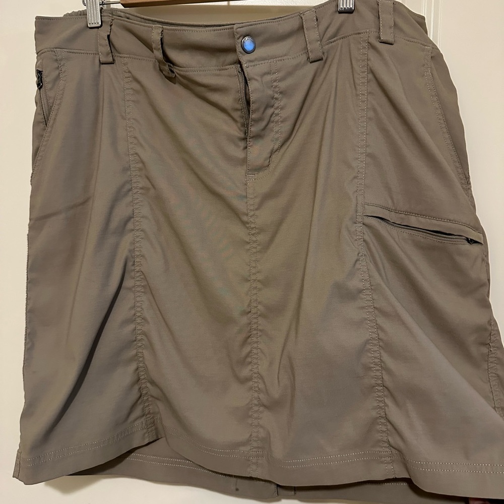 Duluth Trading Co Dry On The Fly Skort